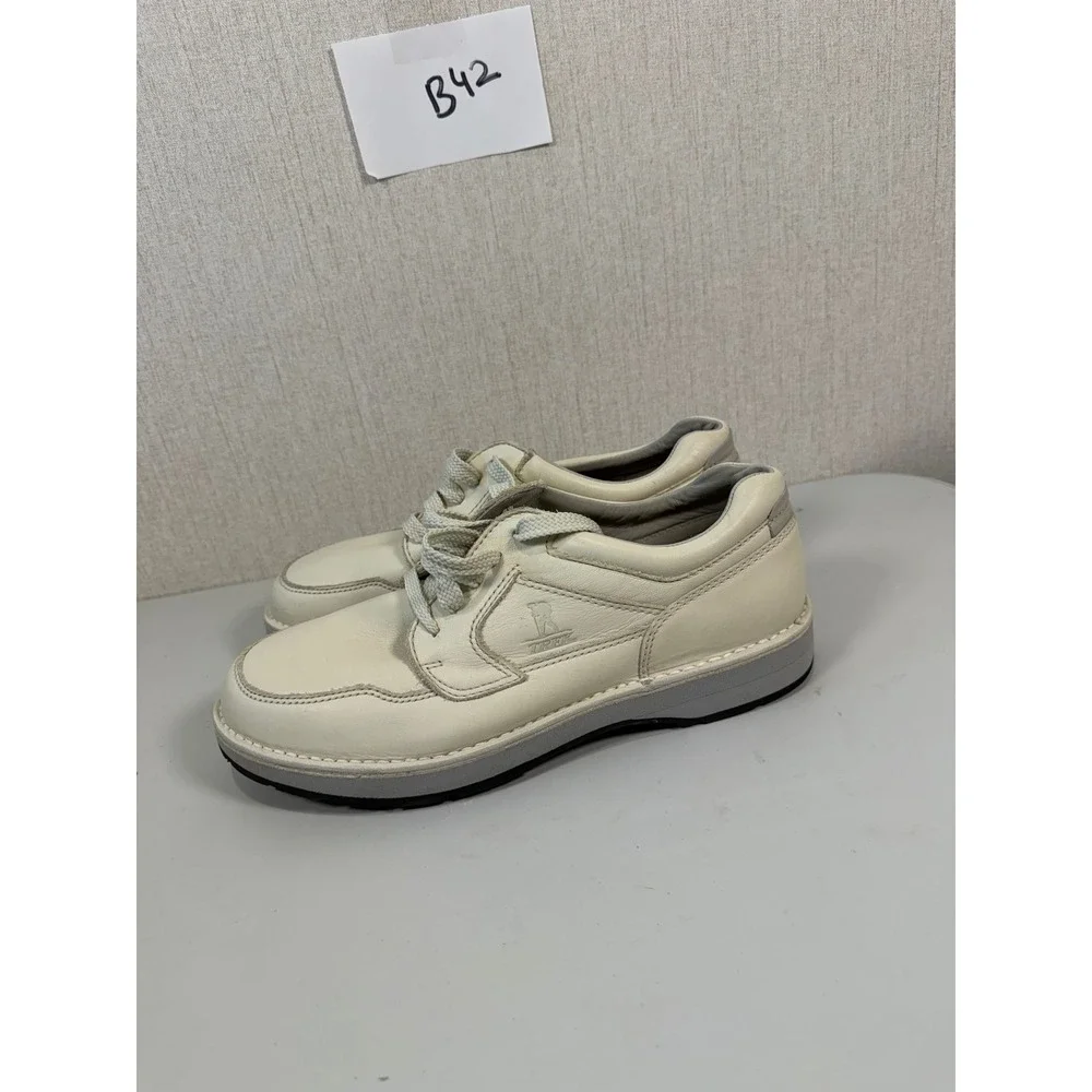 Mens Clarks Of England Biege Walking Shoes Size 12M